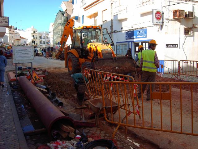 gal/Peter_Belinfante/Roadworks/Carvoeiro 21 tm 28.04.05 00010 roadworks.jpg